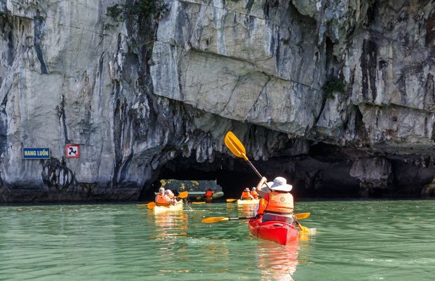 Kayaking in Luon Cave